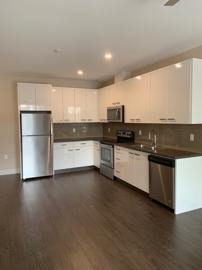 Building Photo - 45513-45513 Market Way