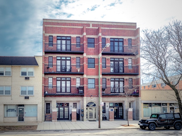 Foto principal - 7453 N Western Ave
