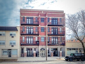 Building Photo - 7453 N Western Ave