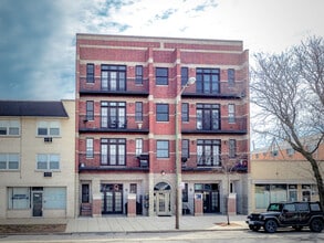 Building Photo - 7453 N Western Ave