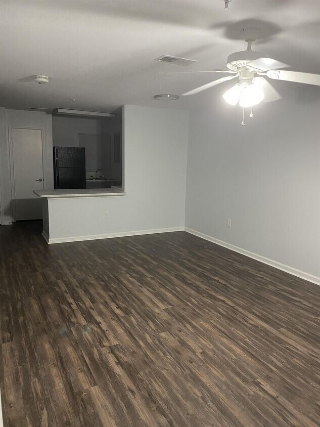 Foto principal - 241 Cove Landing Drive - 111104