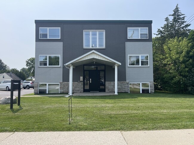 Building Photo - 289 Indian Rd S