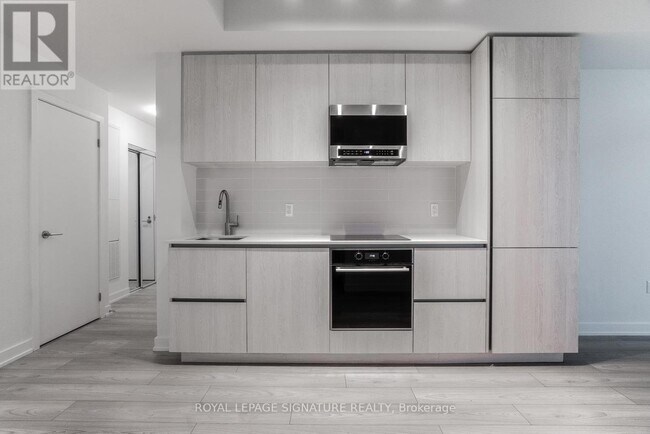 Photo du bâtiment - 110 Broadway Ave