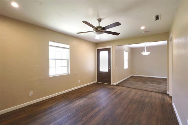 Building Photo - 1004 W Cayuga Dr