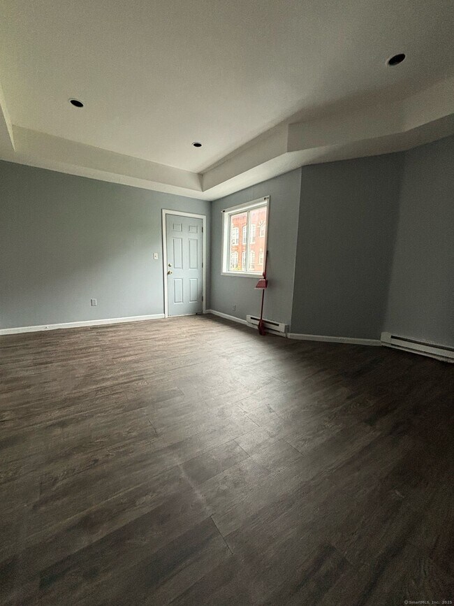 Foto del edificio - 132 Easton Ave