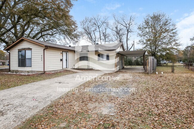 Foto del edificio - 711 Greendale Dr