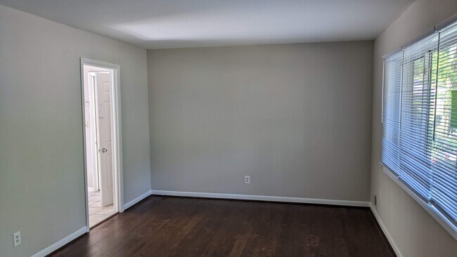 Foto del edificio - 2679 Sherlock Dr