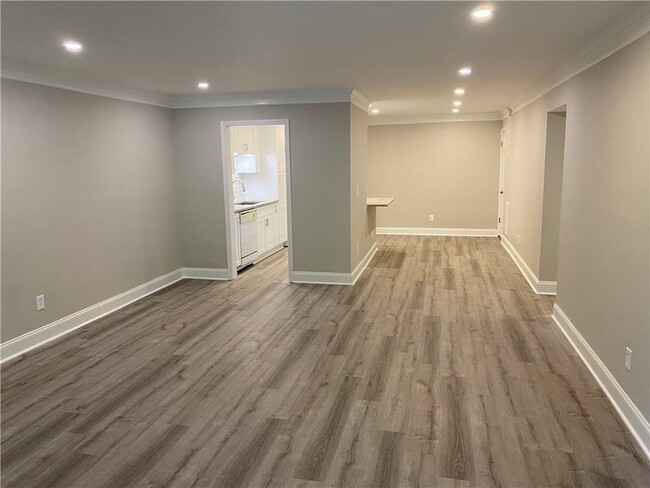 Building Photo - 3085 Colonial Way