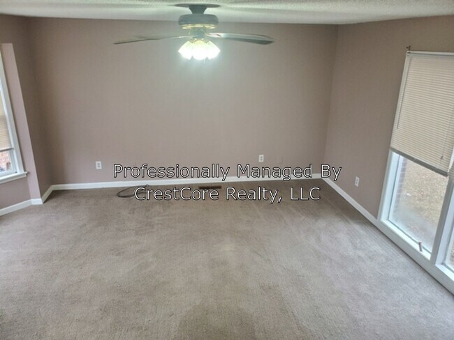 Building Photo - 45 Woodmont Dr