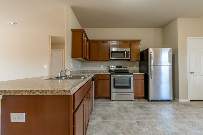 Foto del edificio - Beautiful 4 bedroom Home on Valley View Golf Course. HUGE Fenced Yard!