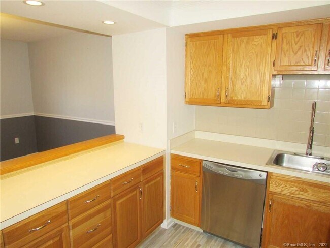Foto del edificio - 1229 Winsted Rd