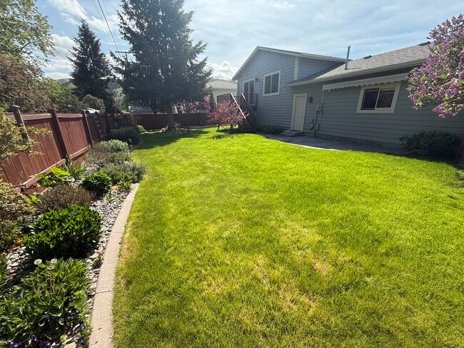Building Photo - 5570 Dove Ct