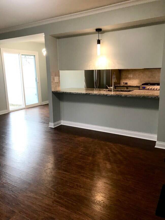 Building Photo - 1566 Cornell Cir