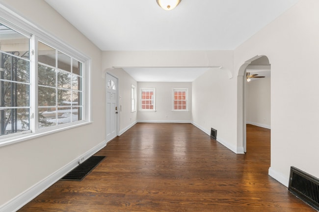 Foto del edificio - 2329 Brown Rd