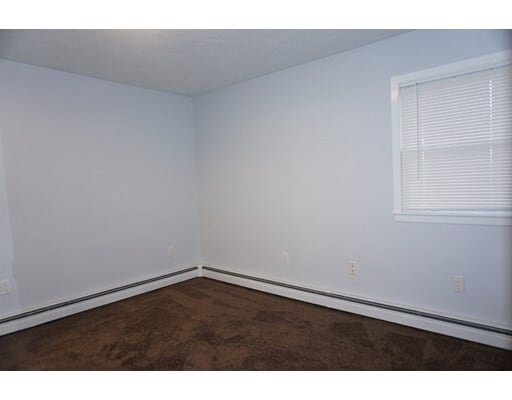 Foto del edificio - 107 Pond St