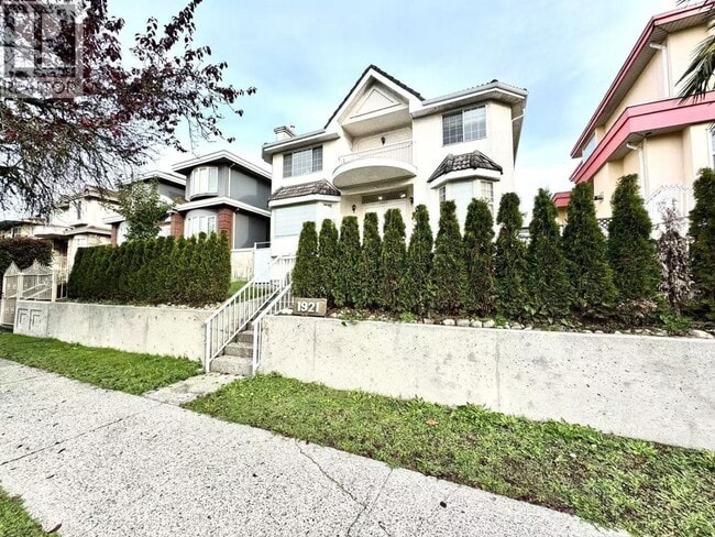 Building Photo - 1921 Harrison Dr