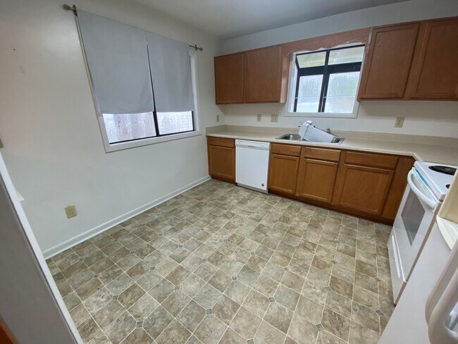 Building Photo - 612 Independence Dr