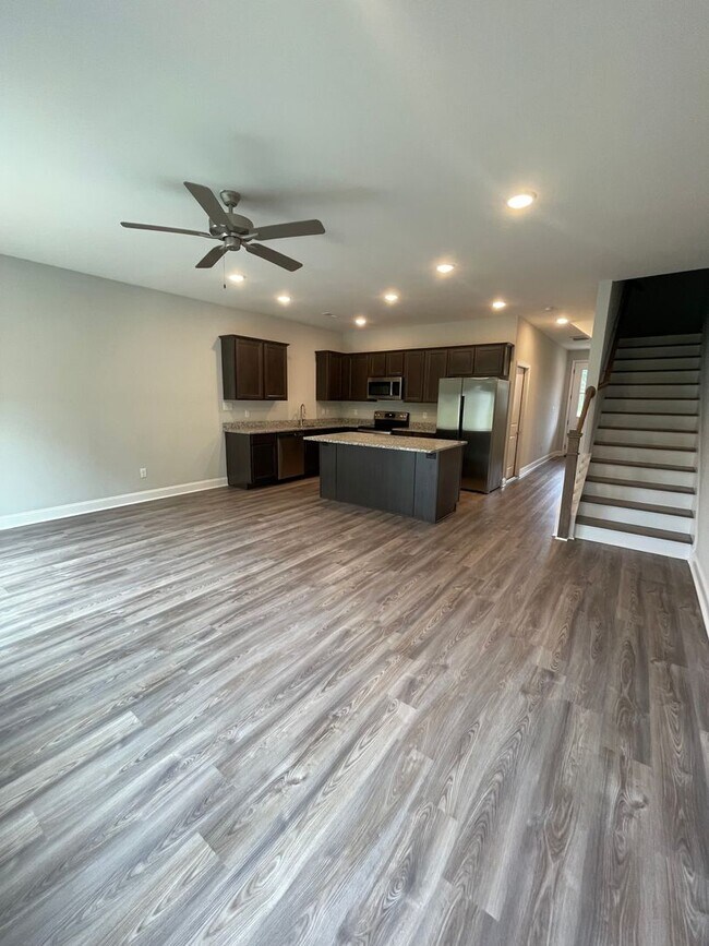 Foto del edificio - 3 Bedrooms, 2.5 Baths 2-story townhome