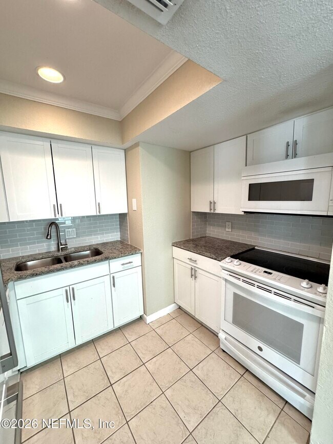 Foto del edificio - 100 Fairway Park Blvd