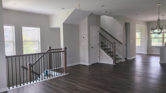 Building Photo - Modern 3BR House  minutes to Woodstock dow...