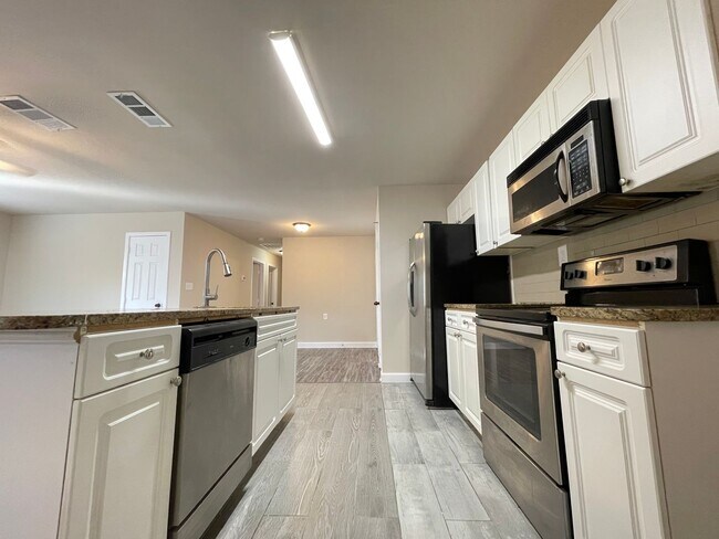 Foto del edificio - 7184 Alcove St