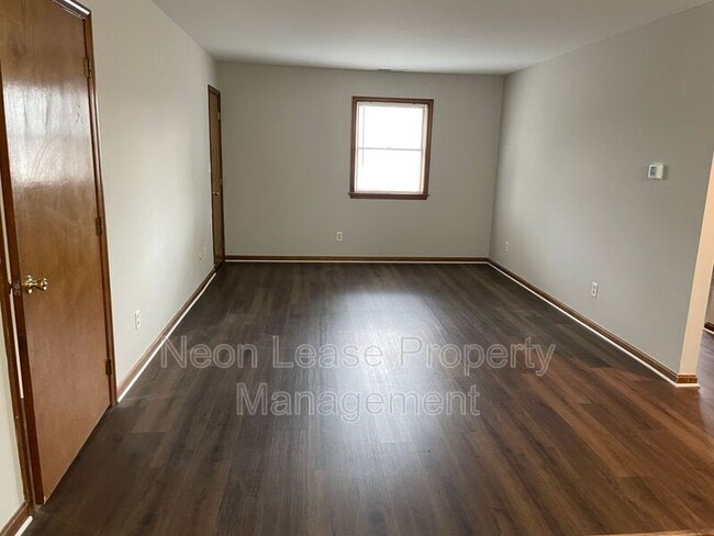Building Photo - 109 Marshall St