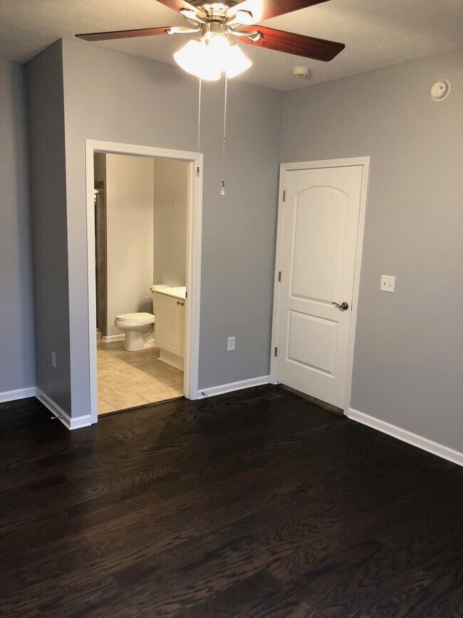 Building Photo - 7728 S Essex Gate Dr