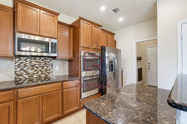 Foto del edificio - 9701 Raeburn Court