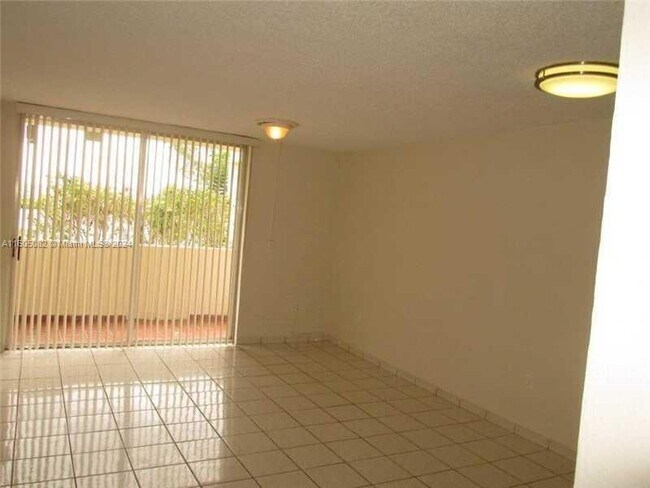 Foto del edificio - 10000 NW 80th Ct