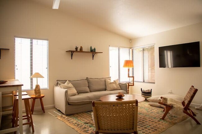 Building Photo - 54145 Avenida Ramirez