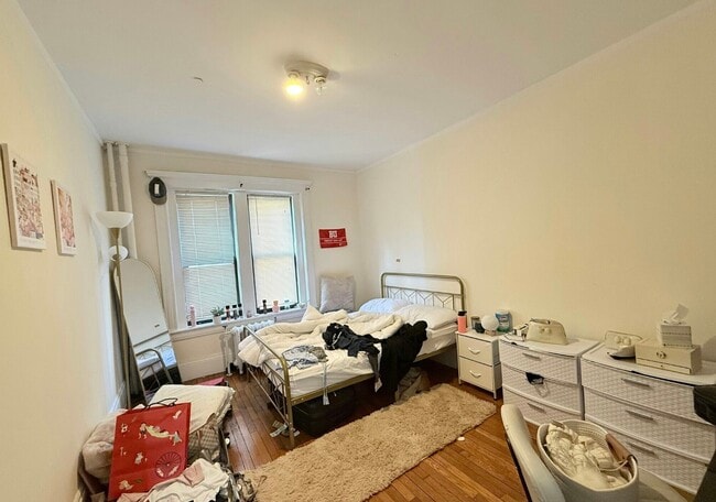 Building Photo - 452 Park Dr