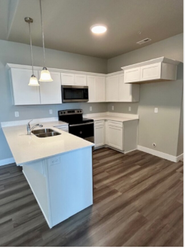Foto del edificio - Modern 3-Bedroom Condo for Rent in Lehi – ...