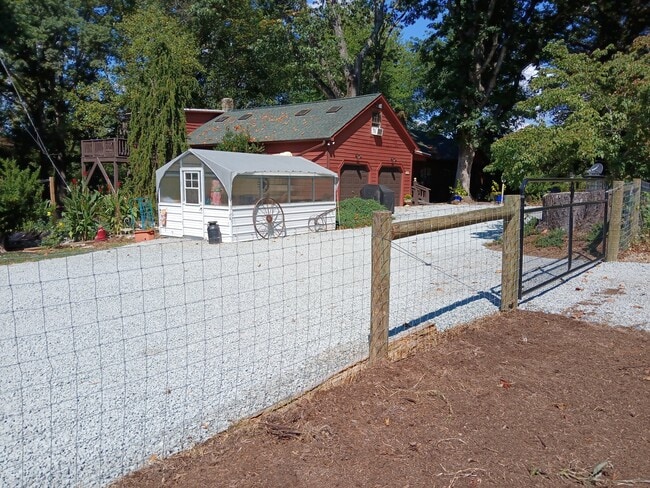 Building Photo - 2174 Grubby Rd