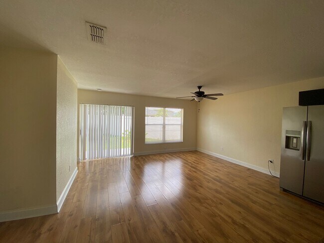 Building Photo - 1213 Epson Oaks Way