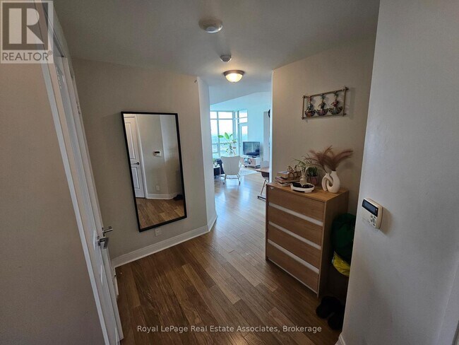 Building Photo - 90 Absolute Ave