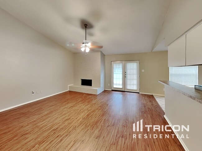 Building Photo - 2507 Arapaho Dr