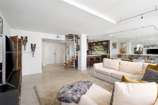 Foto del edificio - 600 NE 36th St