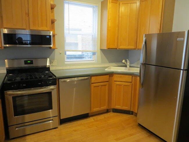 Building Photo - 3711 N Damen Ave