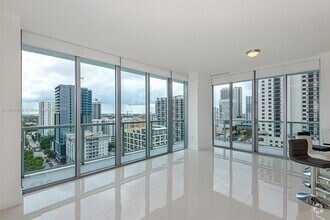 Building Photo - 1111 SW 1st Ave