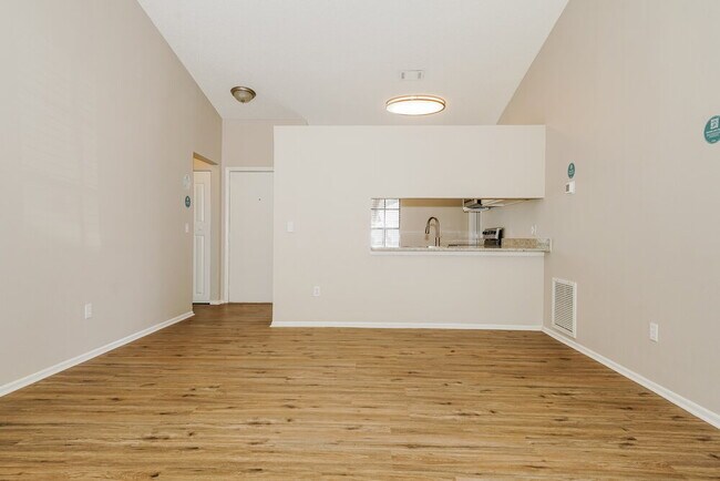 Building Photo - 1439 Lodge Terrace