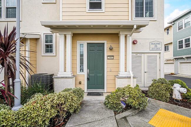 Building Photo - 2502 Jetty Dr