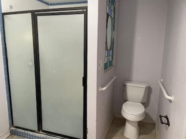 Building Photo - 2 Bedroom/1 Bath with a Bonus Room