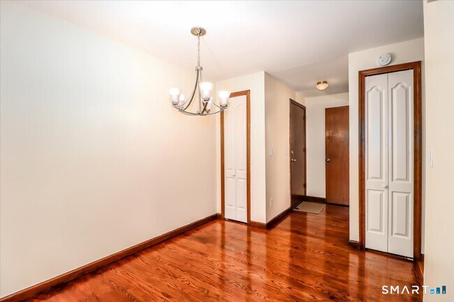 Foto del edificio - 62 Old Farms Ln