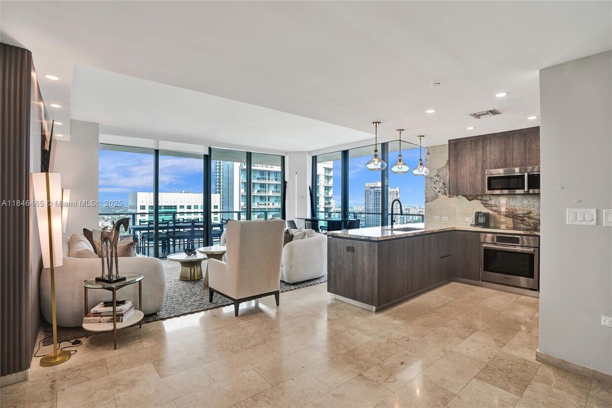 Foto principal - 88 SW 7th St
