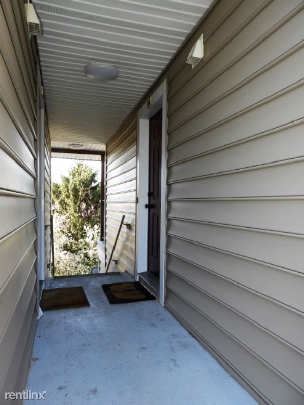 Building Photo - 2 br, 1 bath Condo - 10831 Amherst Ave