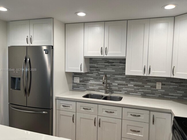 Building Photo - 9421 Evergreen Pl