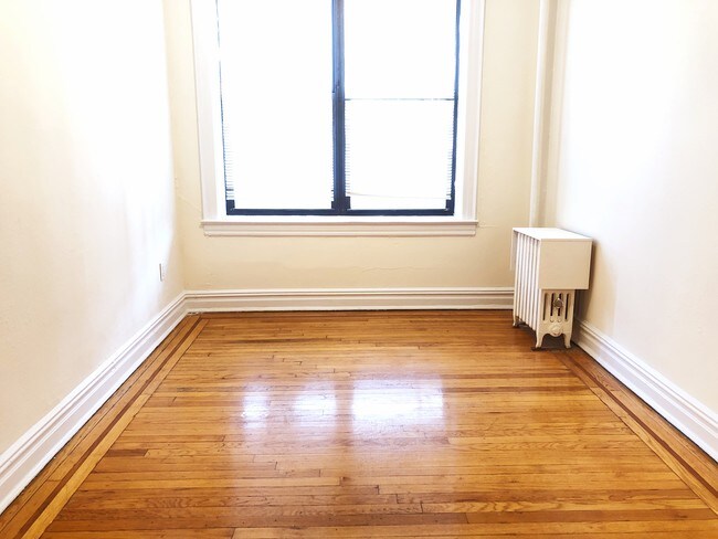 Foto del edificio - 30-85-85 44th St