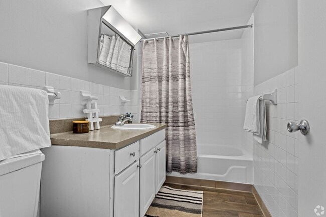 Interior Photo - Beacon 303