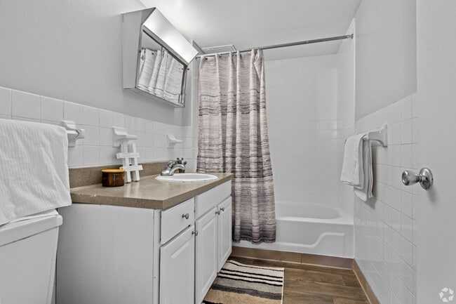 Interior Photo - Beacon 303