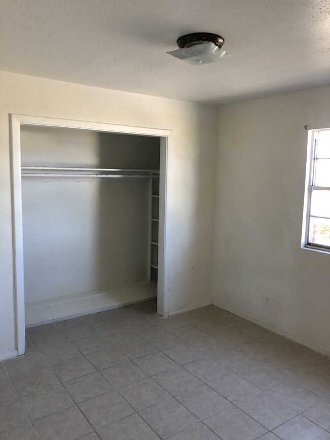 Building Photo - 812 W Texas Ave